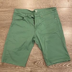 Green Carhartt WIP short 30 waist men’s